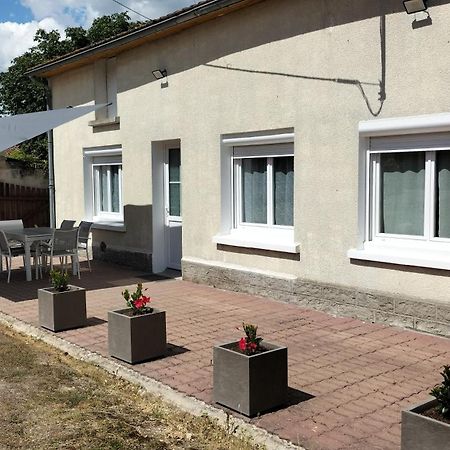 Villa Le P'Tit Quebecois Les-Trois-Moutiers Exterior foto